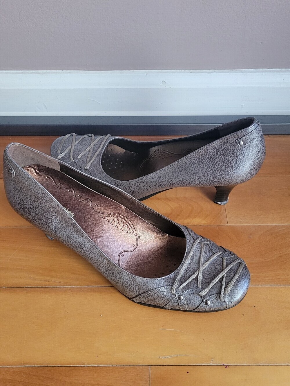Hush Puppies Shoes Women's Low Heels SZ 8 Metallic Silver Color 2.5" Heels